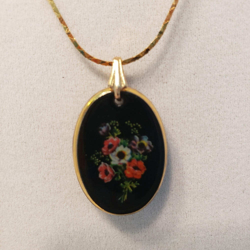 Vintage Flower Pendant Necklace